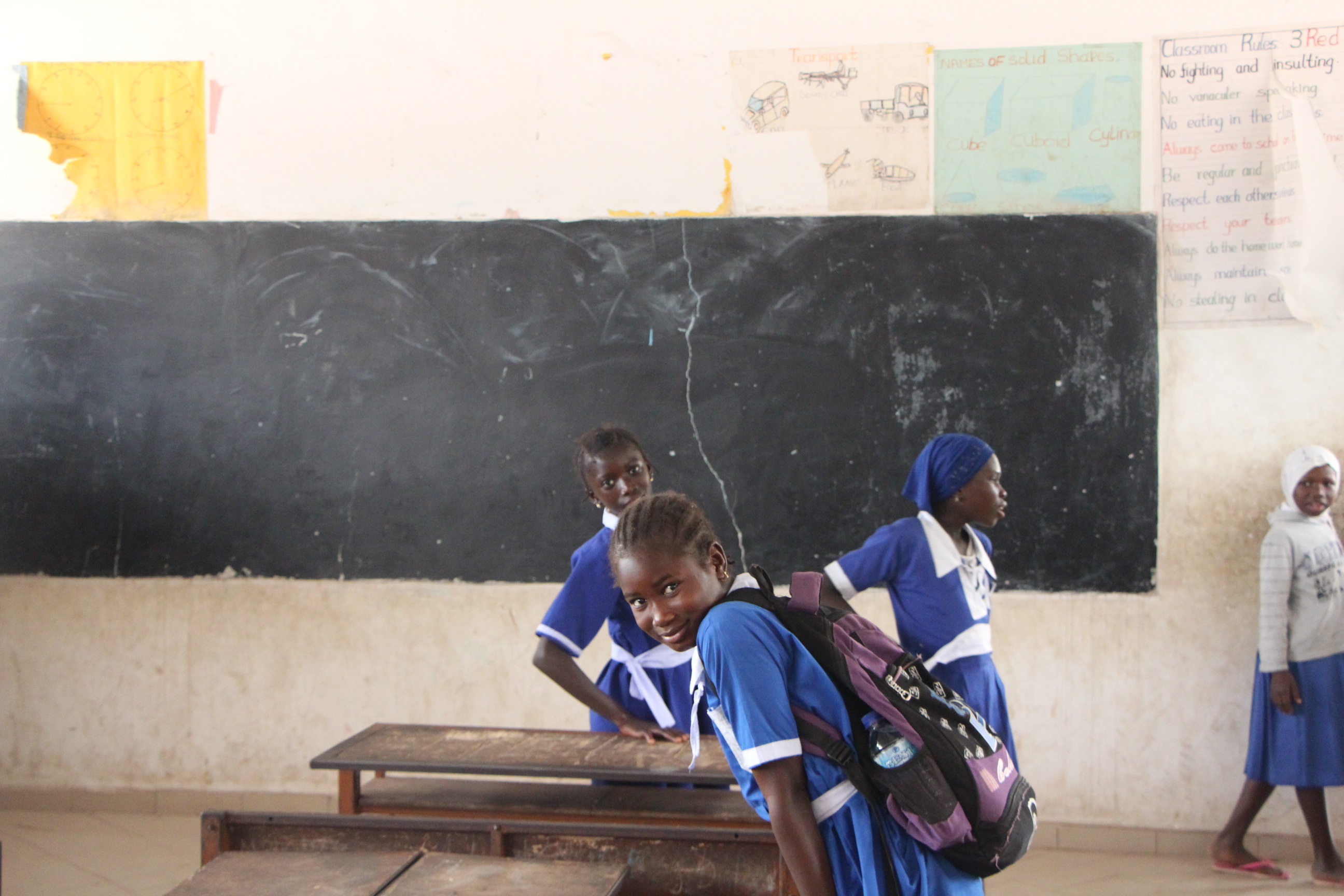 Schulmöbel für Gambia